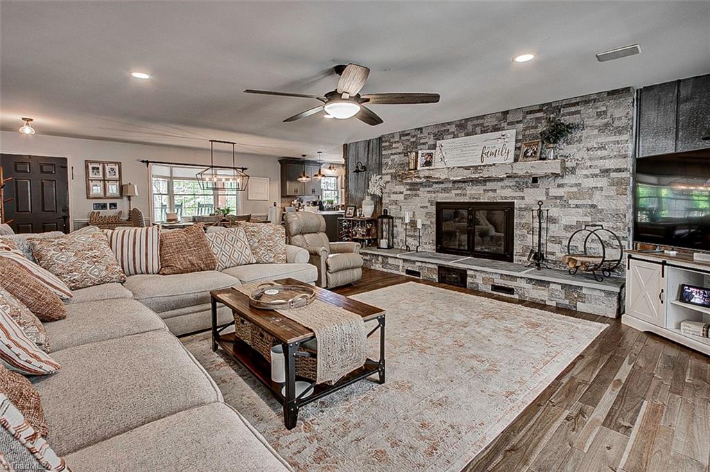 2713 Danny Bell Road Asheboro, NC 27205 - Photo 6 of 45 Great Room