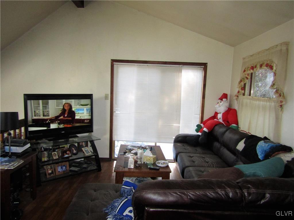 3310 Forest Inn Road Palmerton, PA 18071 - Photo 6 of 16 LIVING ROOM (HOUSE 1)