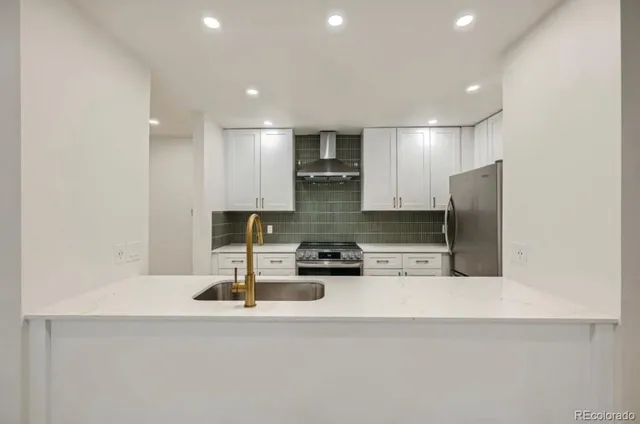 $1,850 | 14590 East 2nd Avenue, Unit 300, Aurora, CO 80011