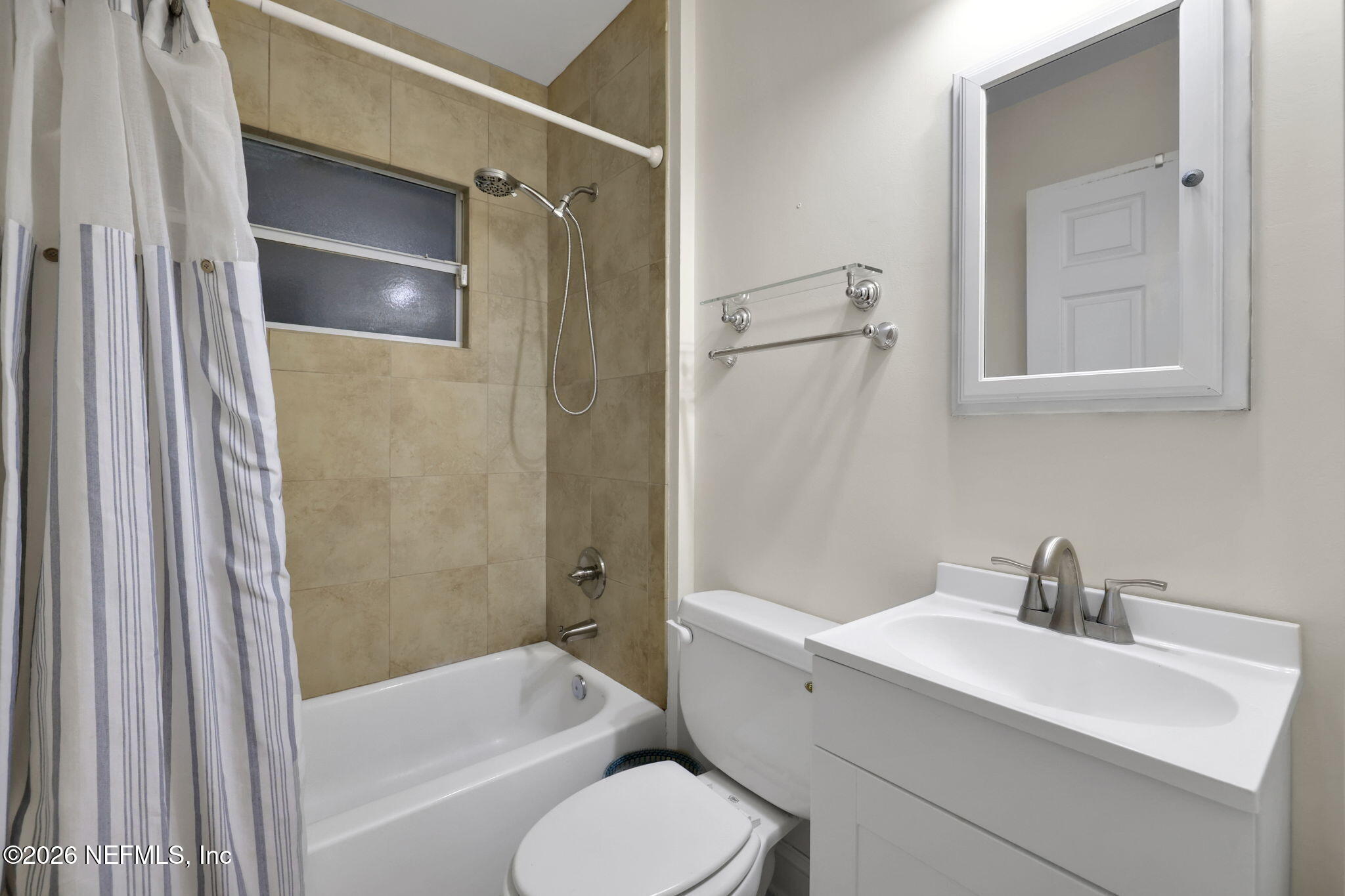 1536 Harbor Oaks Road Jacksonville, FL 32207 - Photo 13 of 23 Bathroom 1
