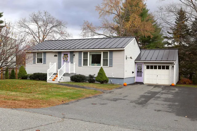 $374,900 | 113 Hanover Street, Hartford, VT 05001