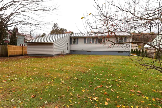 $374,900 | 113 Hanover Street, Hartford, VT 05001