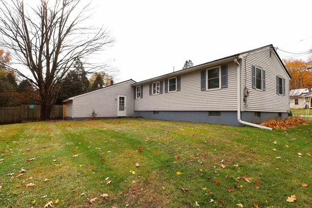 $374,900 | 113 Hanover Street, Hartford, VT 05001