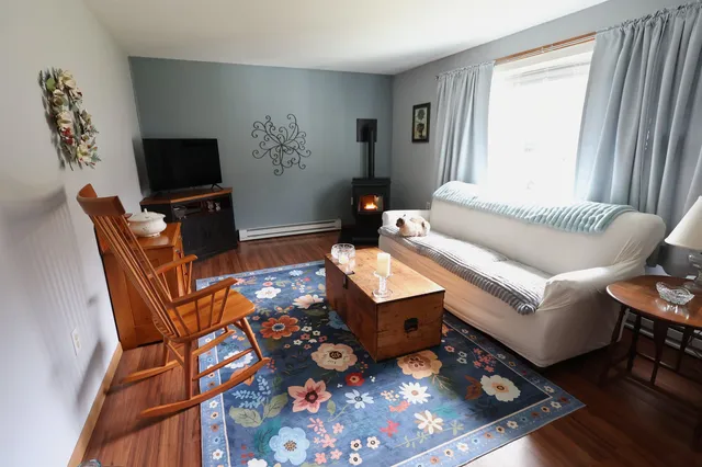 $374,900 | 113 Hanover Street, Hartford, VT 05001