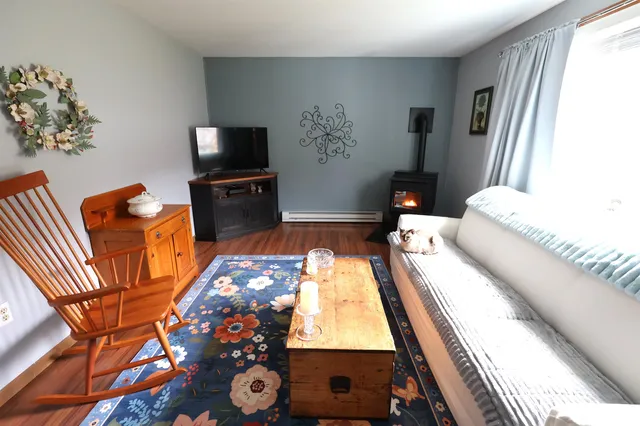 $374,900 | 113 Hanover Street, Hartford, VT 05001