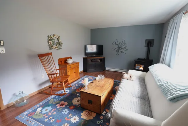 $374,900 | 113 Hanover Street, Hartford, VT 05001