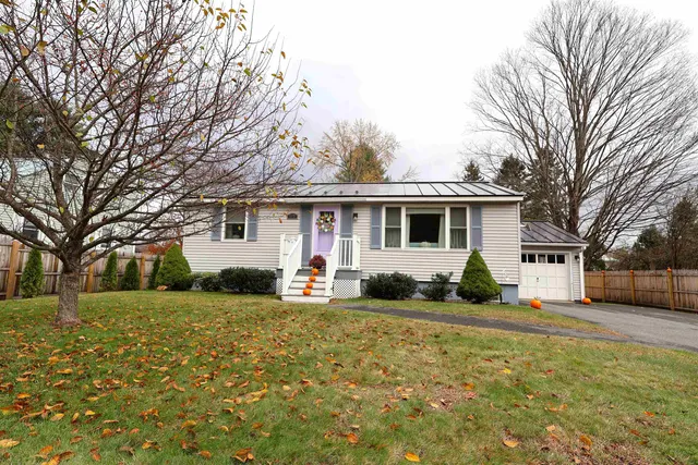 $374,900 | 113 Hanover Street, Hartford, VT 05001