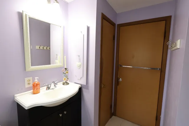 $374,900 | 113 Hanover Street, Hartford, VT 05001