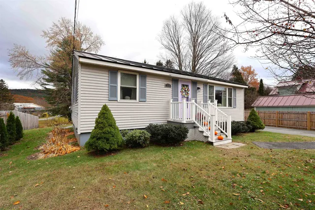 $374,900 | 113 Hanover Street, Hartford, VT 05001