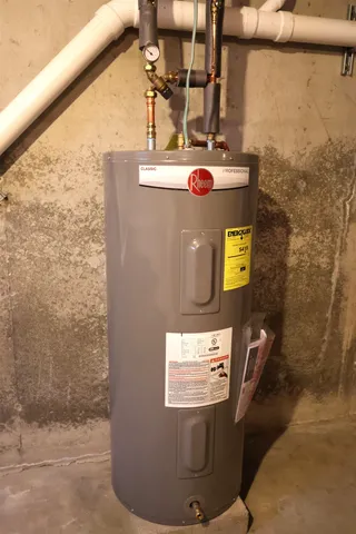 $374,900 | 113 Hanover Street, Hartford, VT 05001