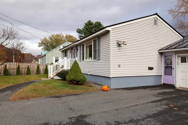 $374,900 | 113 Hanover Street, Hartford, VT 05001