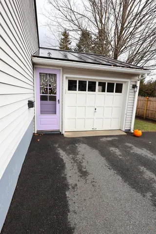 $374,900 | 113 Hanover Street, Hartford, VT 05001