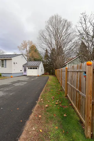 $374,900 | 113 Hanover Street, Hartford, VT 05001