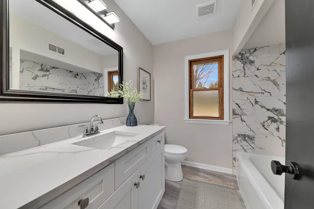 $499,900 | 10039 North Sunnycrest Drive, Mequon, WI 53092