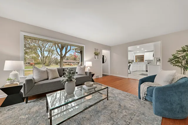 $499,900 | 10039 North Sunnycrest Drive, Mequon, WI 53092