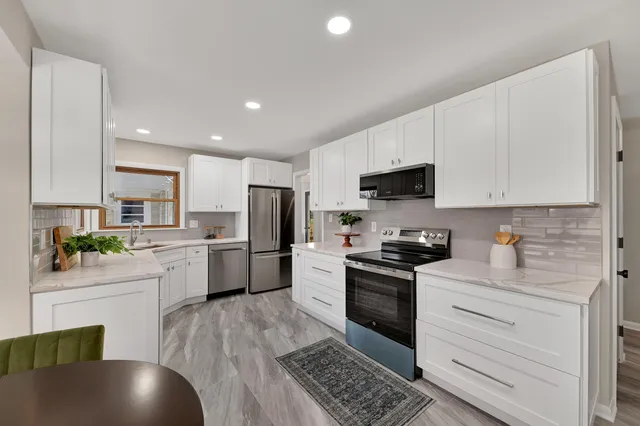 $499,900 | 10039 North Sunnycrest Drive, Mequon, WI 53092