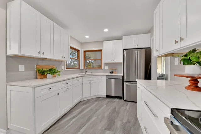 $499,900 | 10039 North Sunnycrest Drive, Mequon, WI 53092