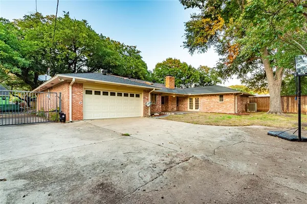 $3,950 | 4278 Royal Ridge Drive, Dallas, TX 75229