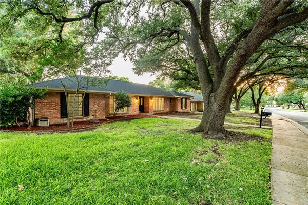 $3,950 | 4278 Royal Ridge Drive, Dallas, TX 75229
