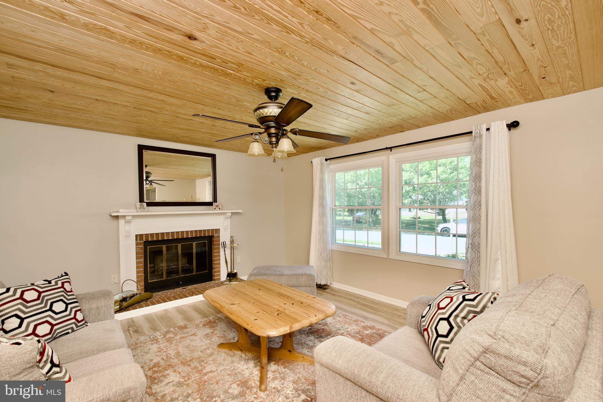210 Acadia Road Waldorf, MD 20602 - Photo 3 of 39 Living Room