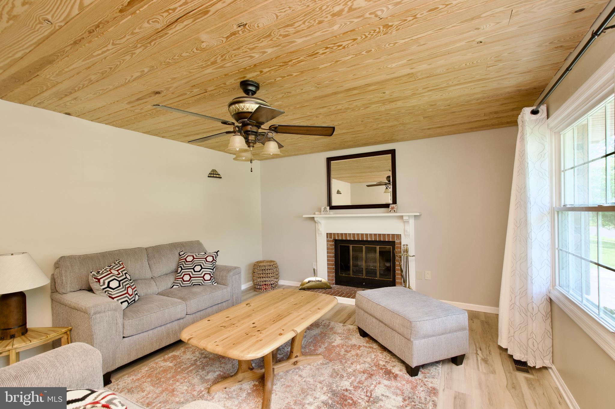 210 Acadia Road Waldorf, MD 20602 - Photo 4 of 39 Living Room 2