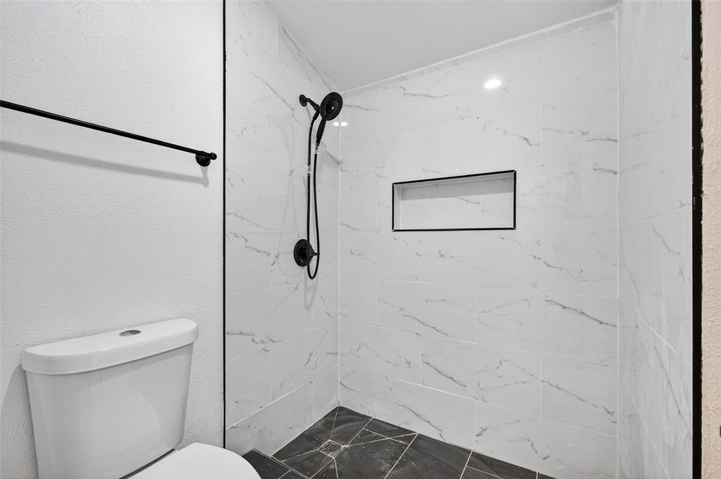 1401 La Salle Drive Sherman, TX 75090 - Photo 14 of 24 a bathroom with a shower and toilet