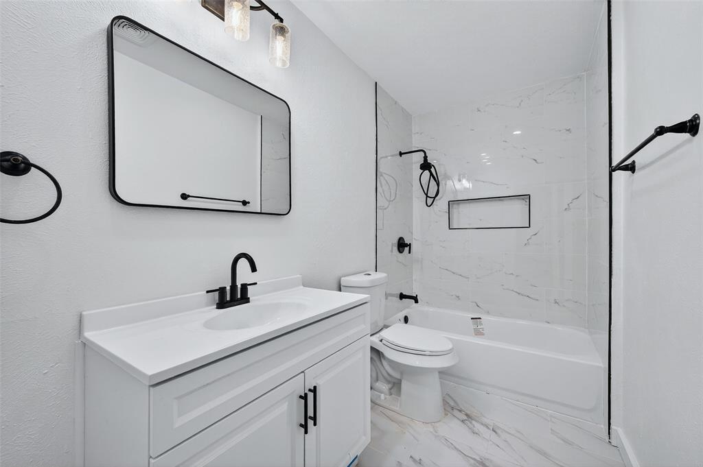1401 La Salle Drive Sherman, TX 75090 - Photo 17 of 24 a bathroom with a toilet sink and mirror