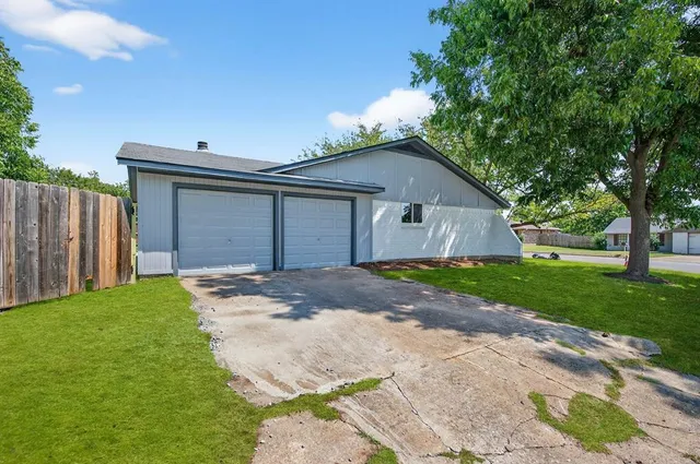 $1,800 | 1401 La Salle Drive, Sherman, TX 75090