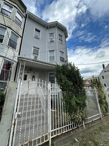 $1,100,000 | 31 Victor Street, Yonkers, NY 10701