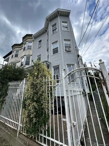 $1,100,000 | 31 Victor Street, Yonkers, NY 10701