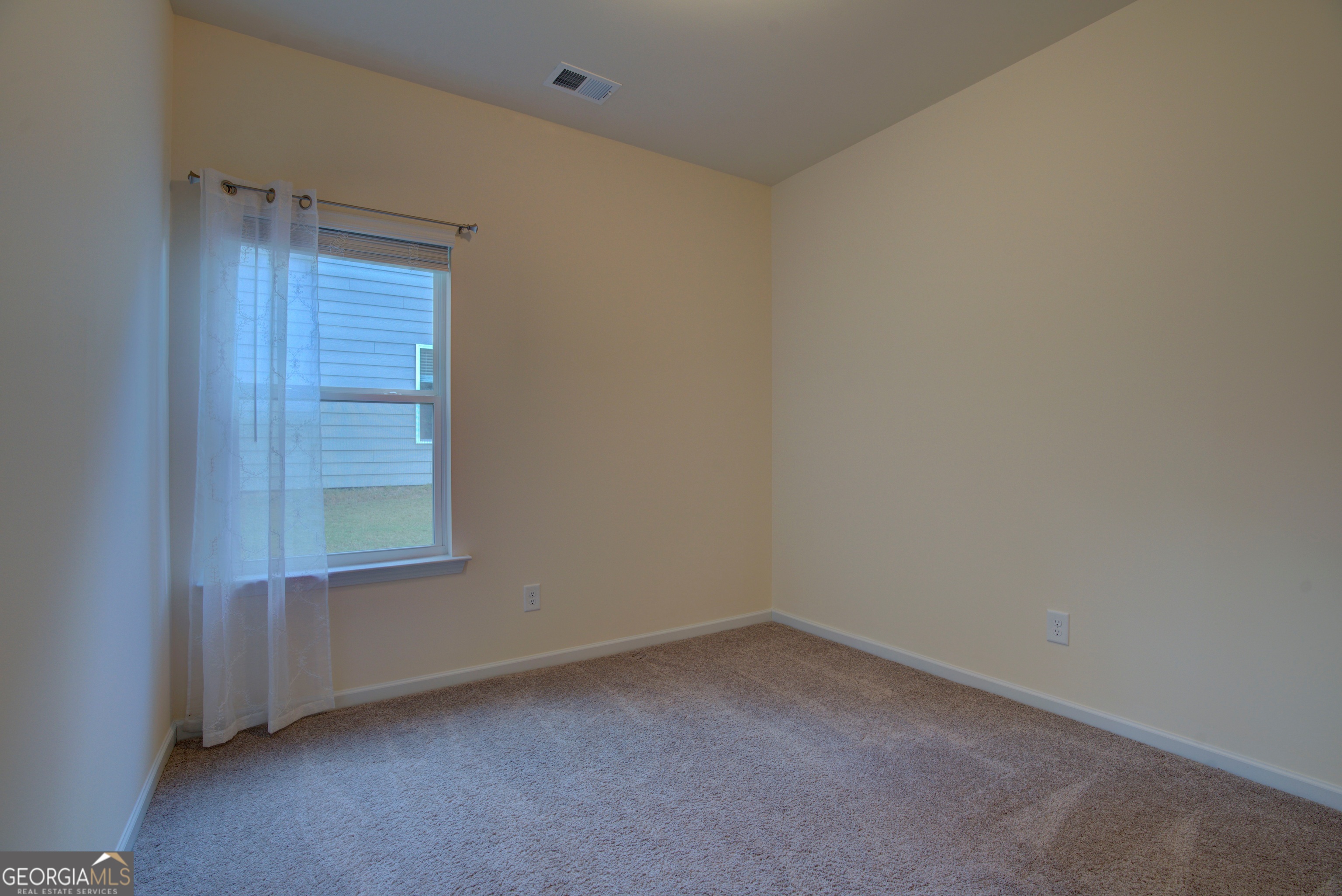 12 Applewood Drive Northeast Rome, GA 30165 - Photo 9 of 31 an empty room with a window