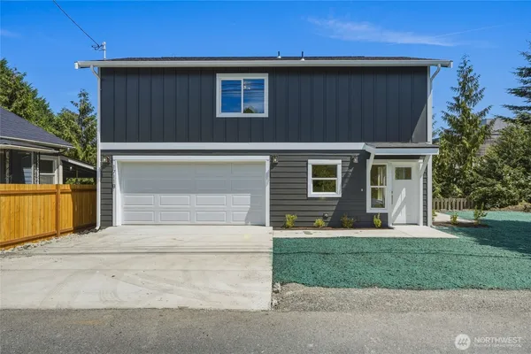 $595,000 | 1711 12th Street, Unit B, Everett, WA 98201