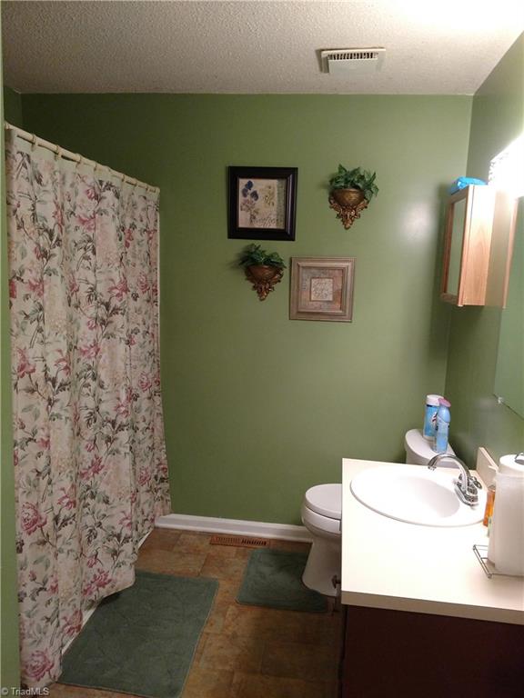 129 Pine View Road Eden, NC 27288 - Photo 12 of 19 Gallery Image 12