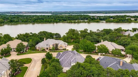 an aerial view of a house with outdoor space and lake view