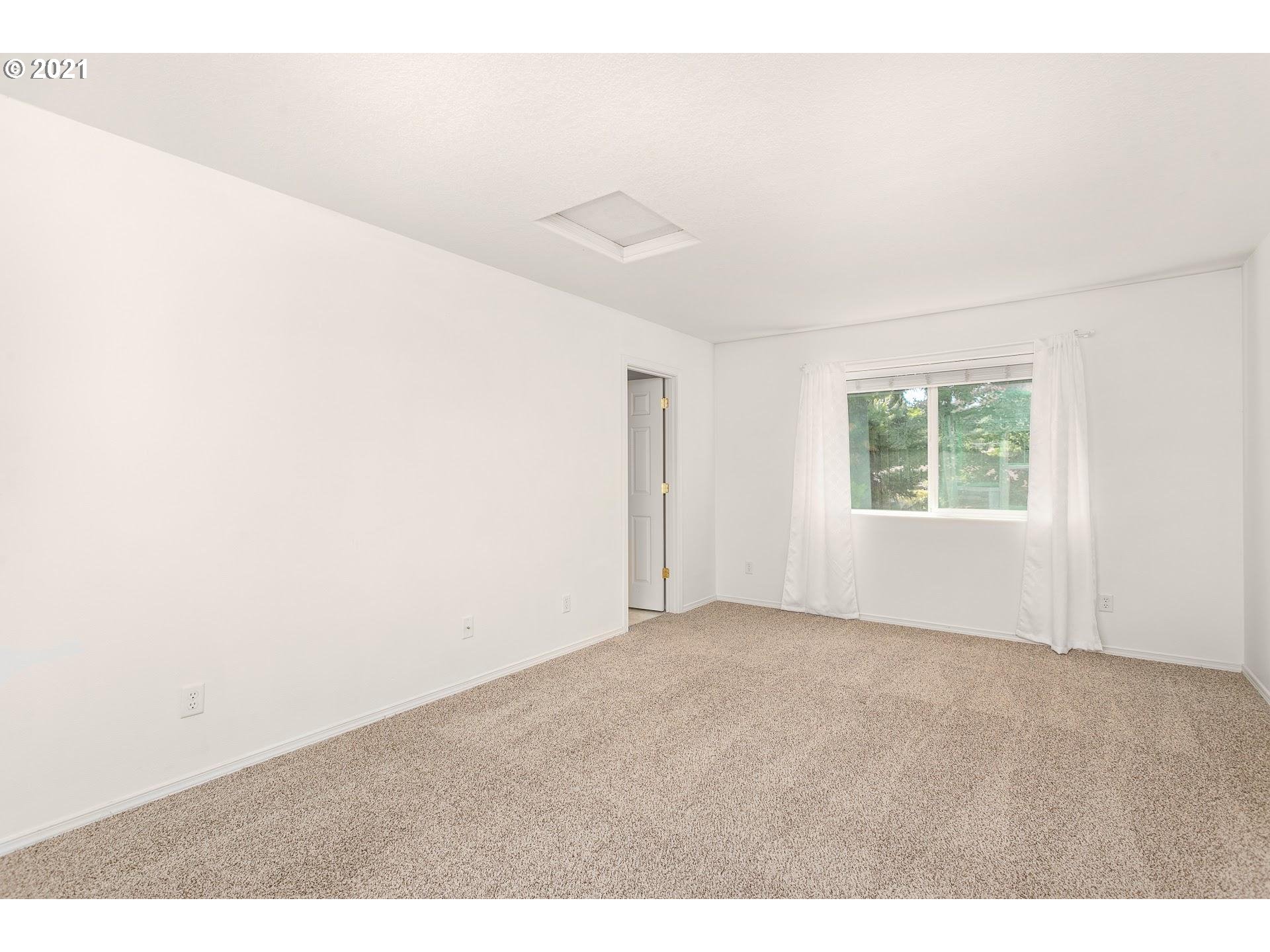 18220 Southwest Strathmoor Street Beaverton, OR 97007 - Photo 11 of 24 Gallery Image 11