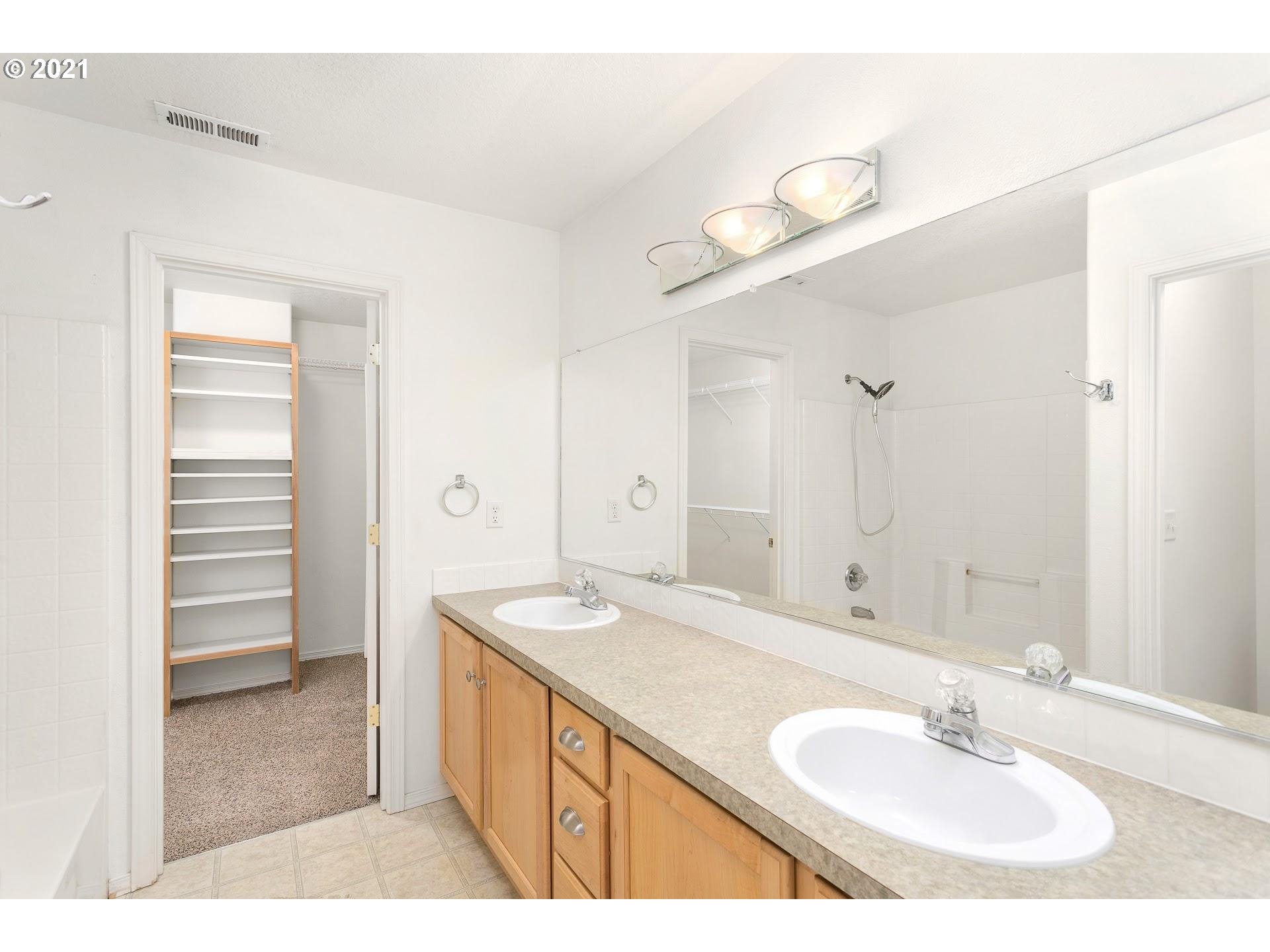 18220 Southwest Strathmoor Street Beaverton, OR 97007 - Photo 12 of 24 Gallery Image 12