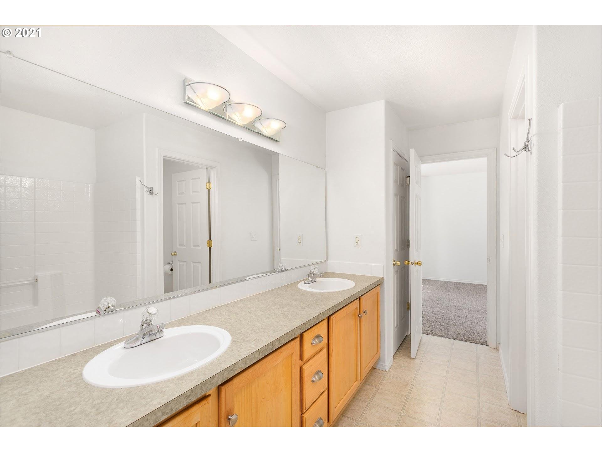 18220 Southwest Strathmoor Street Beaverton, OR 97007 - Photo 13 of 24 Gallery Image 13