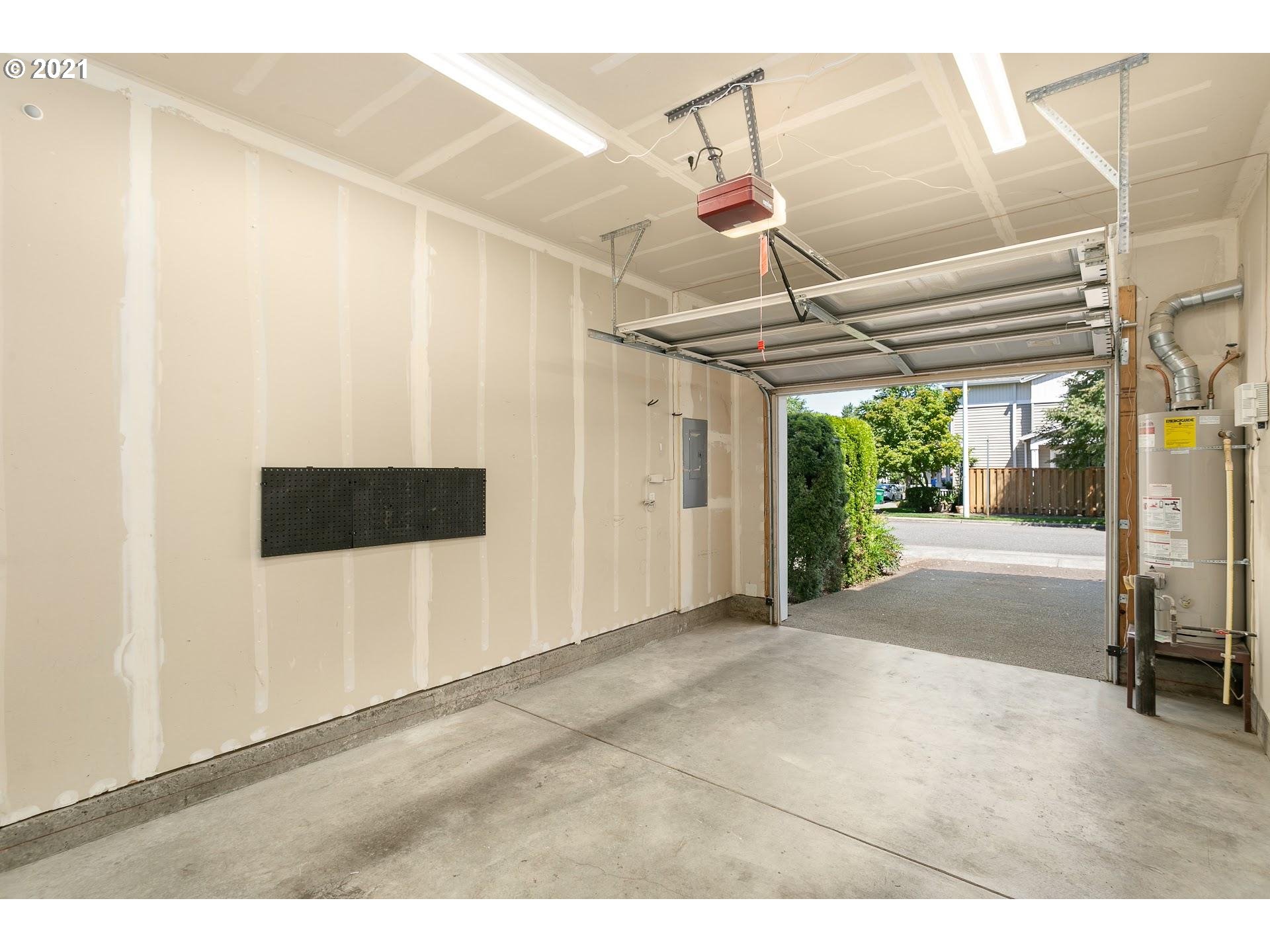 18220 Southwest Strathmoor Street Beaverton, OR 97007 - Photo 22 of 24 Gallery Image 22