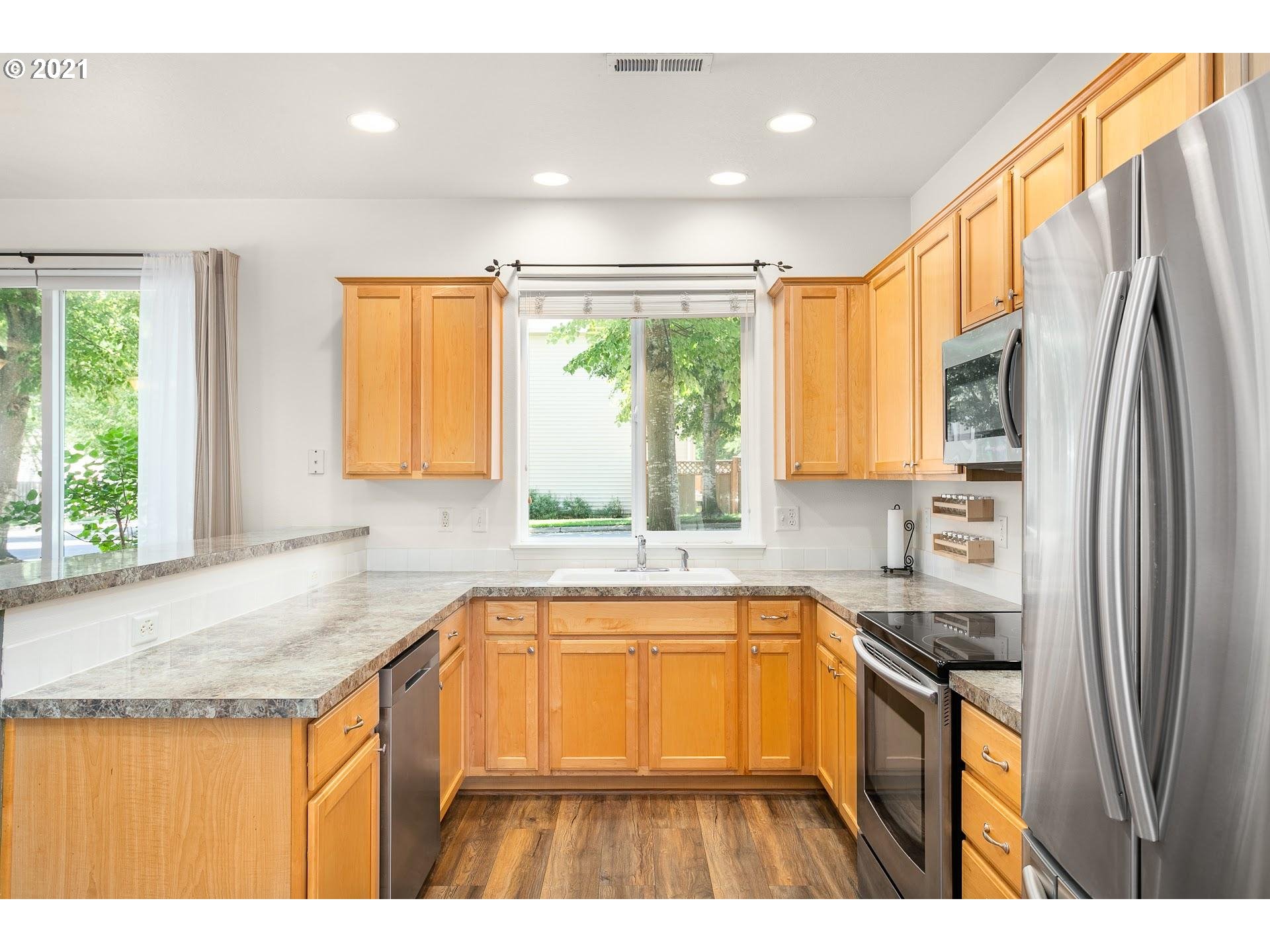 18220 Southwest Strathmoor Street Beaverton, OR 97007 - Photo 7 of 24 Gallery Image 7
