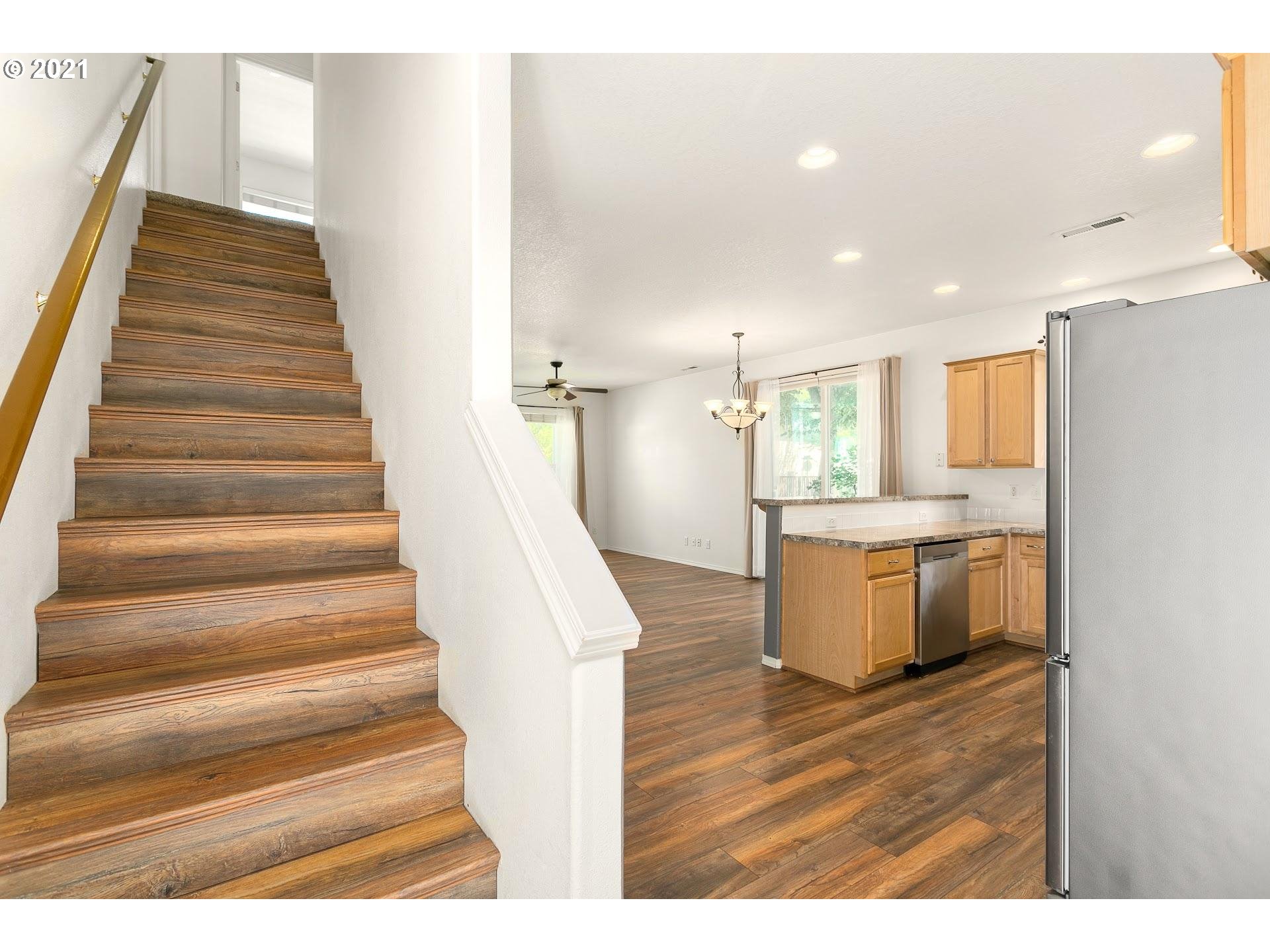 18220 Southwest Strathmoor Street Beaverton, OR 97007 - Photo 9 of 24 Gallery Image 9