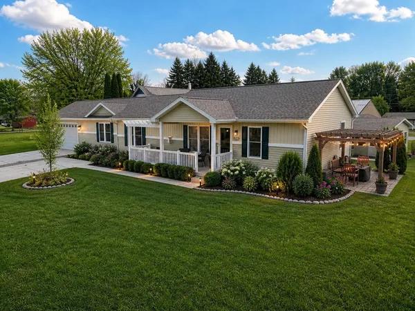 $489,900 | 50306 Pleasant Street, Dowagiac, MI 49047