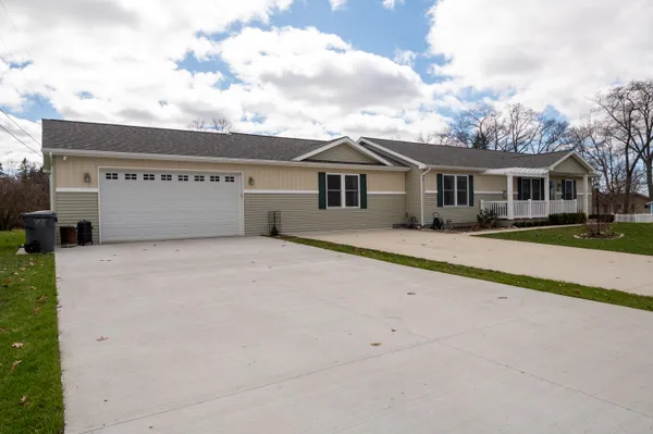 $499,900 | 50306 Pleasant Street, Dowagiac, MI 49047