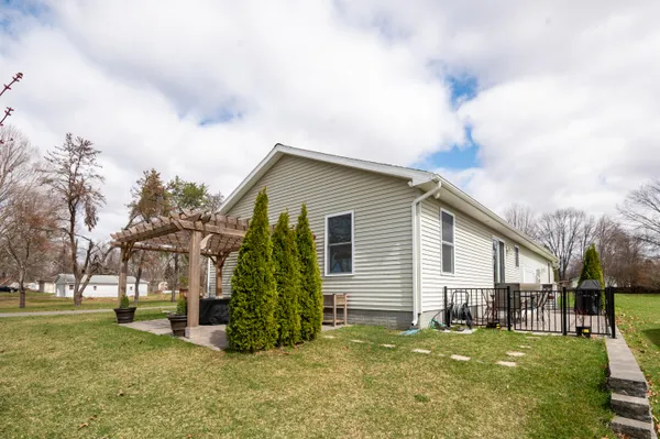 $499,900 | 50306 Pleasant Street, Dowagiac, MI 49047