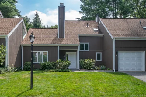 a view of a house with backyard and garden