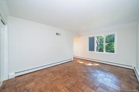 $669,000 | 10 Grove Mews, Chappaqua, NY 10514