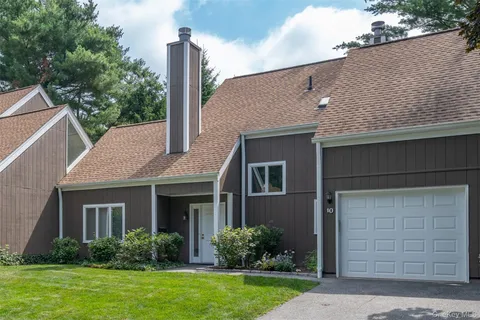 $669,000 | 10 Grove Mews, Chappaqua, NY 10514