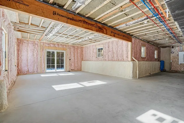 a view of yard with trees