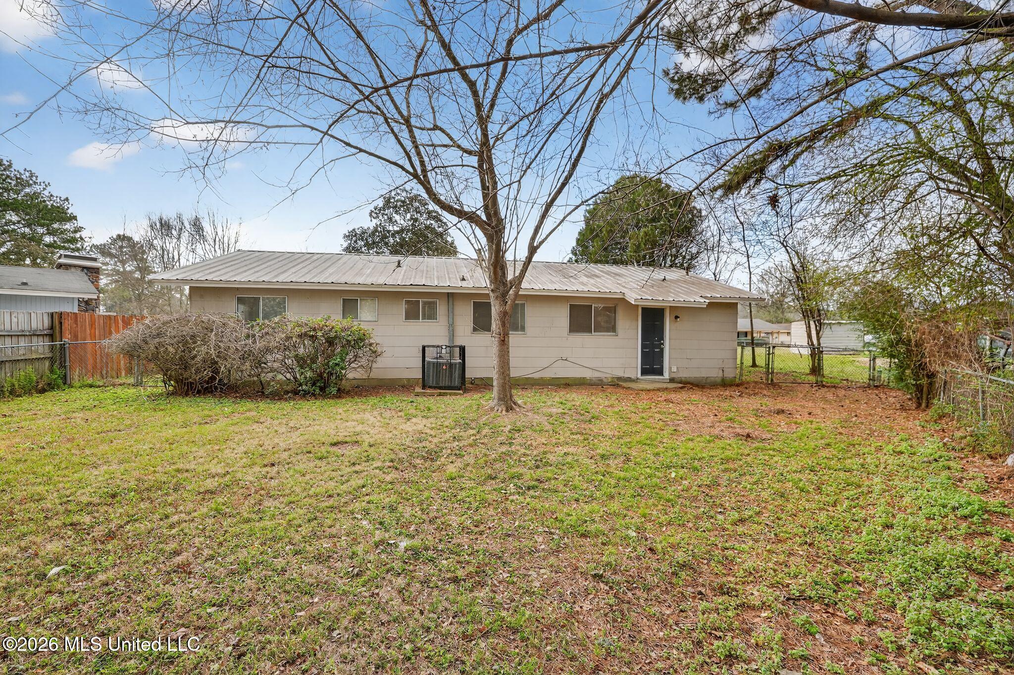 117 James Monroe Place Jackson, MS 39213 - Photo 3 of 32 06_117_James_Monroe_Pl_Jackson_MS_39213-