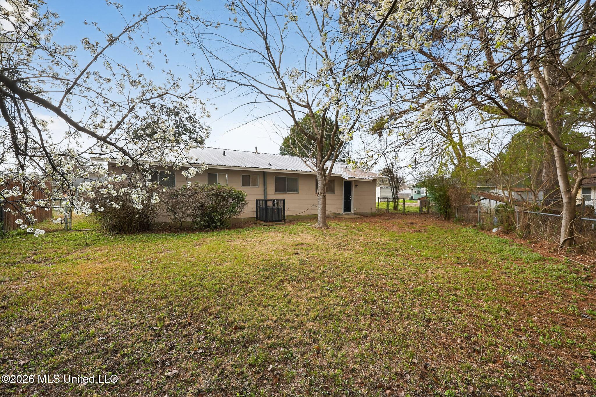 117 James Monroe Place Jackson, MS 39213 - Photo 4 of 32 04_117_James_Monroe_Pl_Jackson_MS_39213-