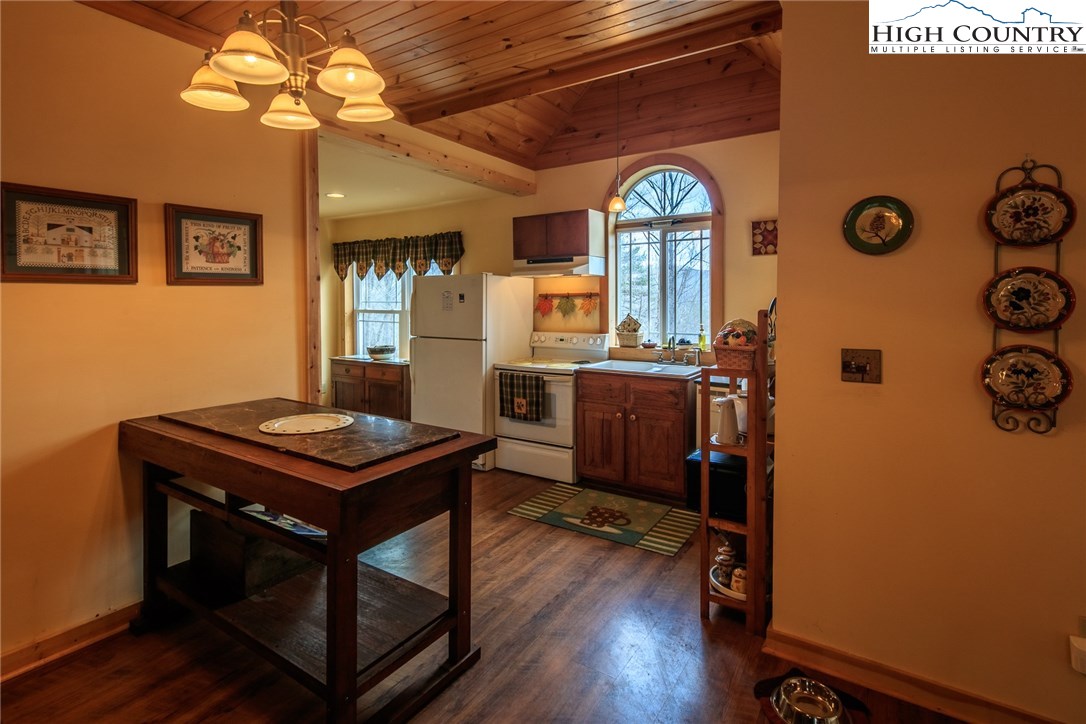 3269 Powder Horn Mountain Road Deep Gap, NC 28618 - Photo 13 of 50 Gallery Image 13